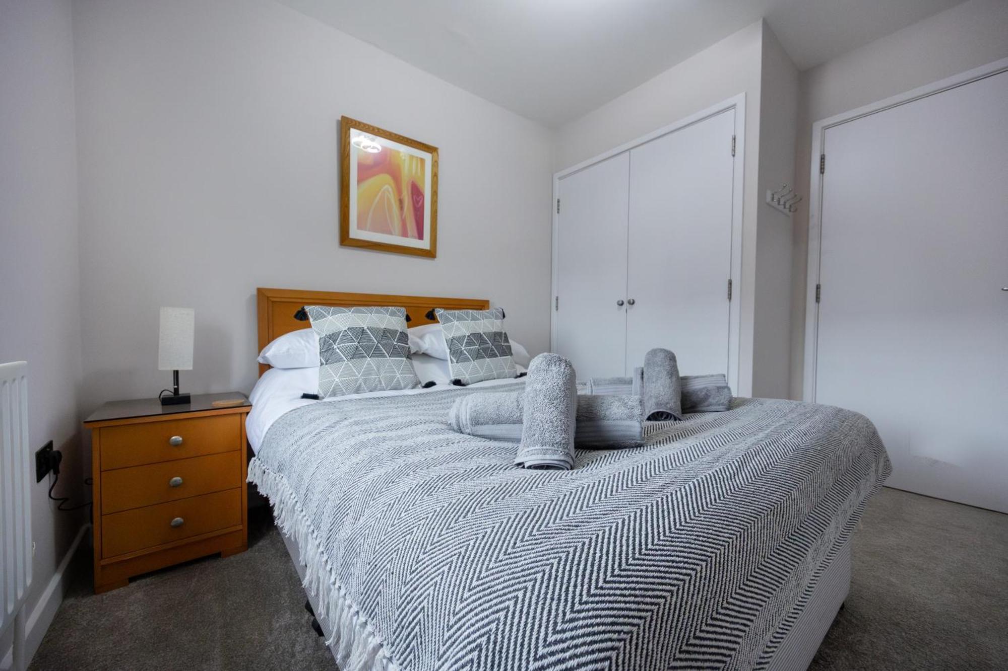 Апартаменты Stunning 3Br, Free Parking, Near Town Center, Long Term Discoun Ридинг Экстерьер фото